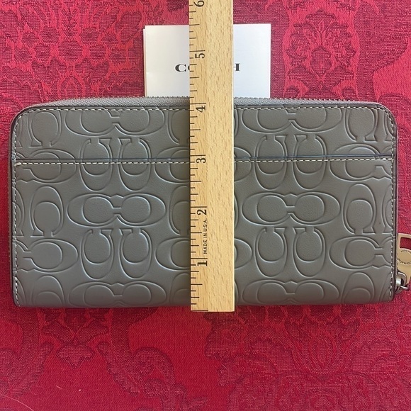 Brand New Coach Genuine Leather Heather Grey Accordion Zip Around Wallet - Picture 8 of 16